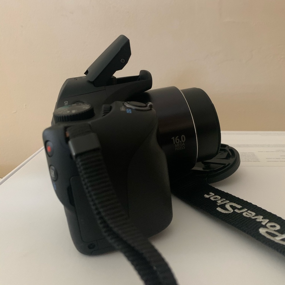 Canon camera - Picture 5 of 5